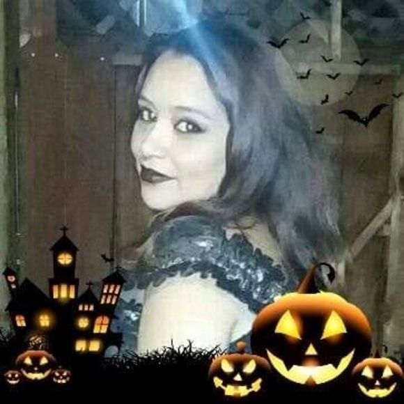 Meet your Posher, Monica - Picture 1 of 1